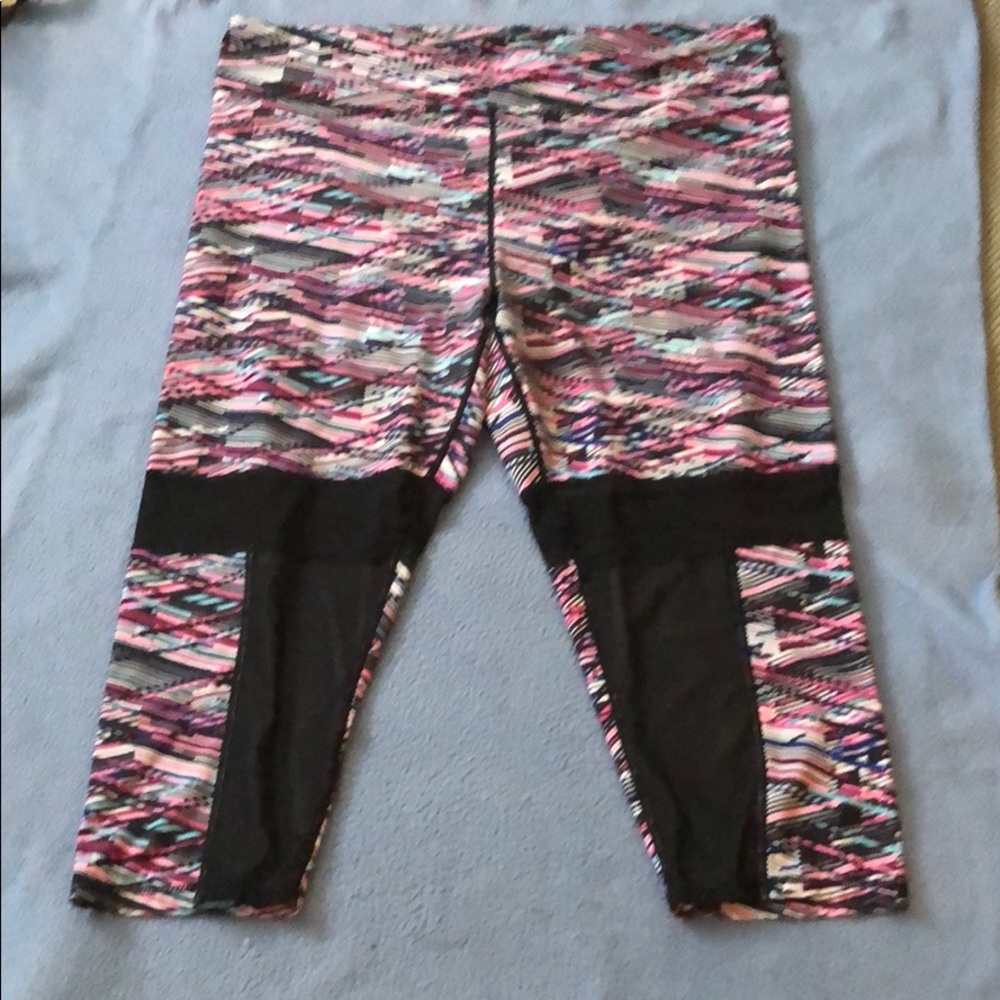 Fabletics Zoey Capri Powerhold Workout Pants
